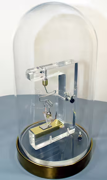 A replica of the first working point-contact transistor, developed by John Bardeen and Walter Brattain at Bell Laboratories in 1947. Photograph taken in 2019.
